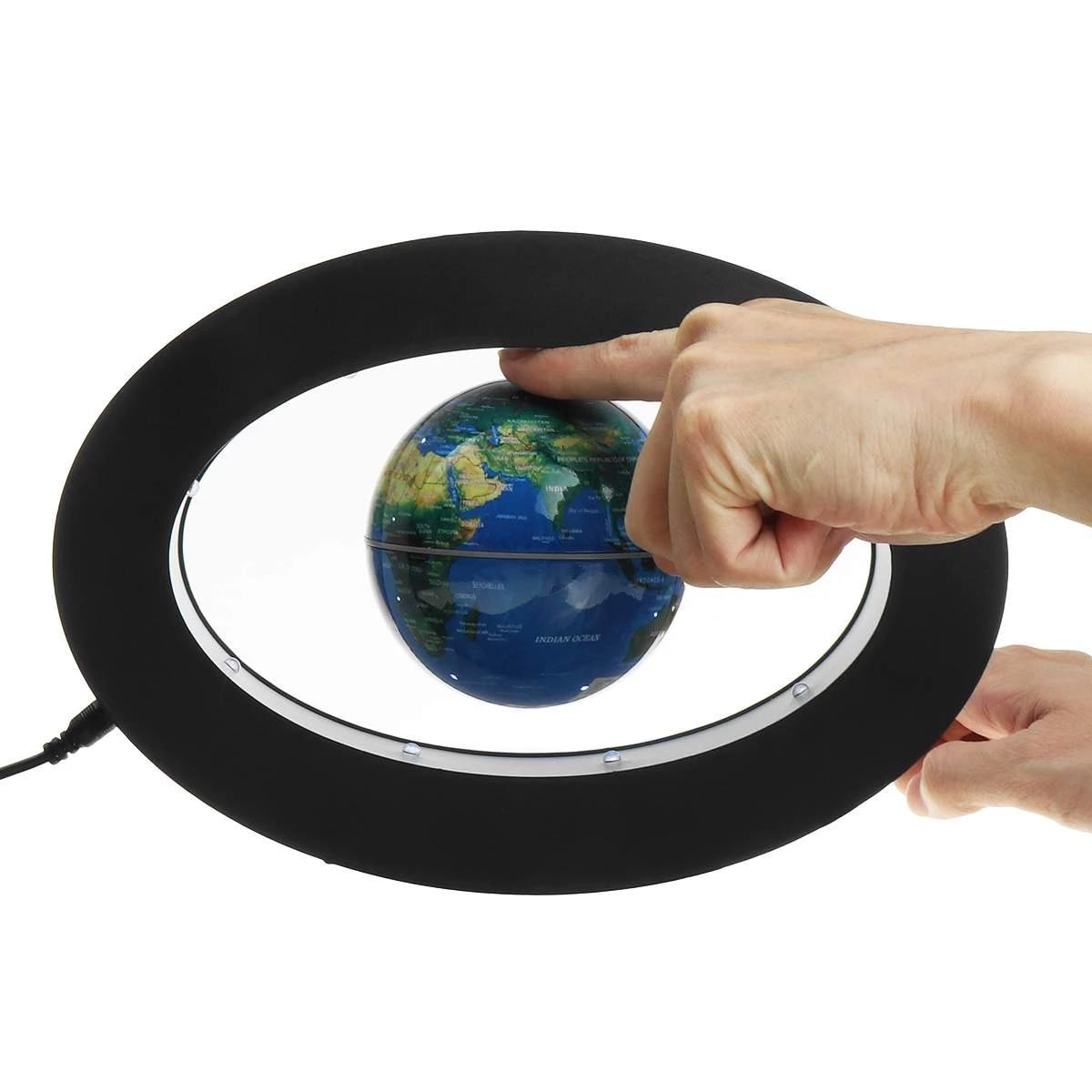 Glob pamantesc care leviteaza, prevazut cu lumini