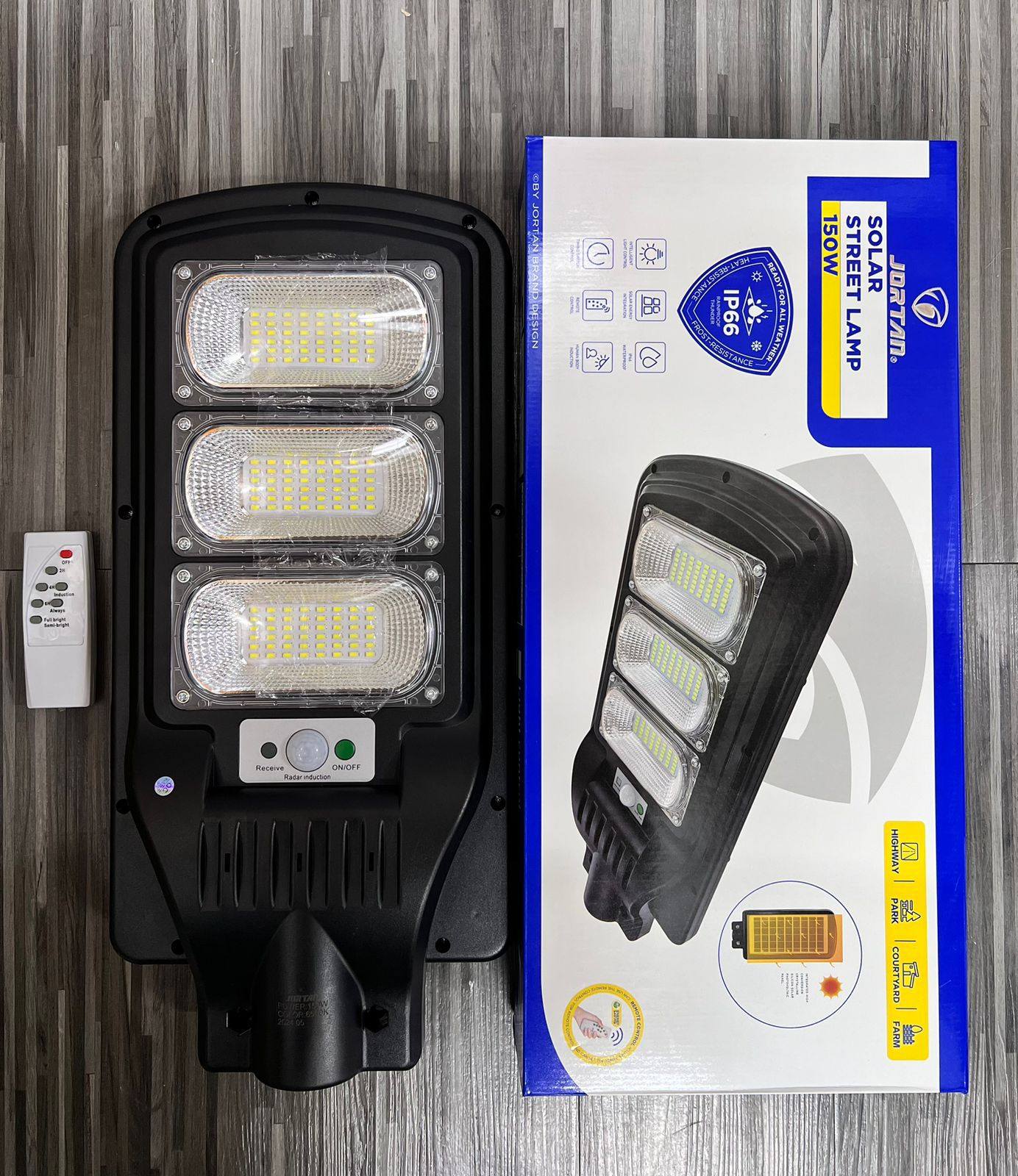 Lampa solara 150 W Jortan, telecomanda, panou integrat