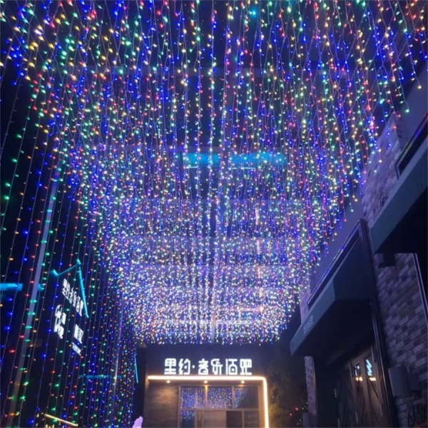 Instalatie LED cu franjuri lungi 1 M, Lungime 25 M, 600 LED, Multicolor