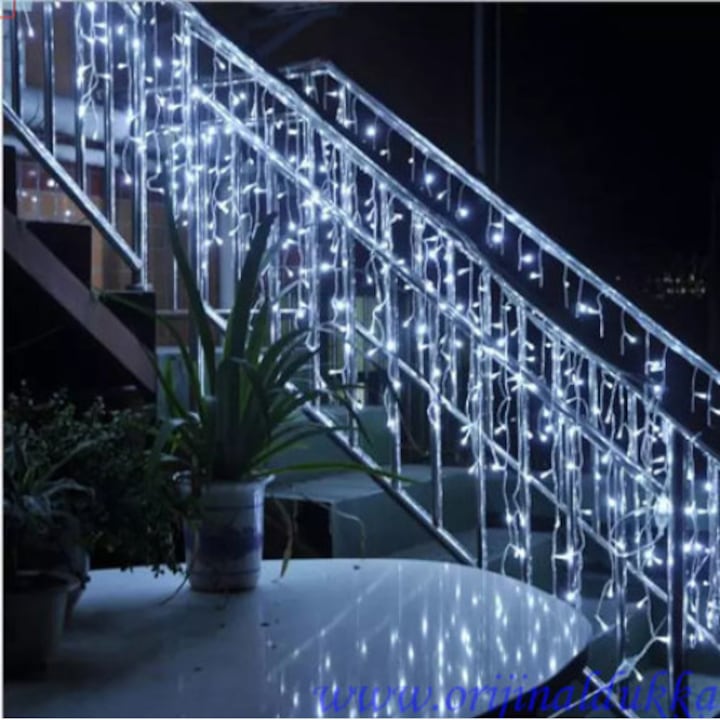 Instalatie LED cu franjuri lungi 1 M, Lungime 25 M, 600 LED, Alb Rece