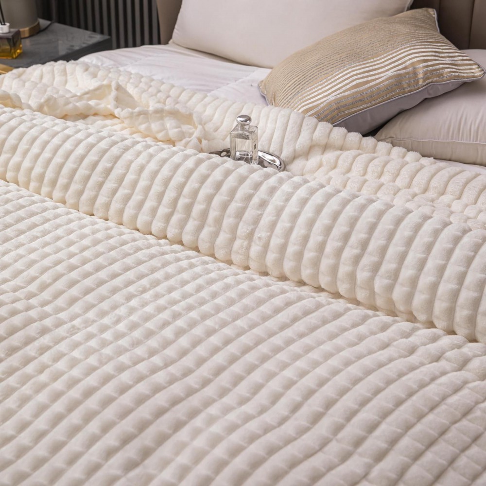 Patura super pufoasa Baycal Jo-jo, 200 x 230 cm, Alb