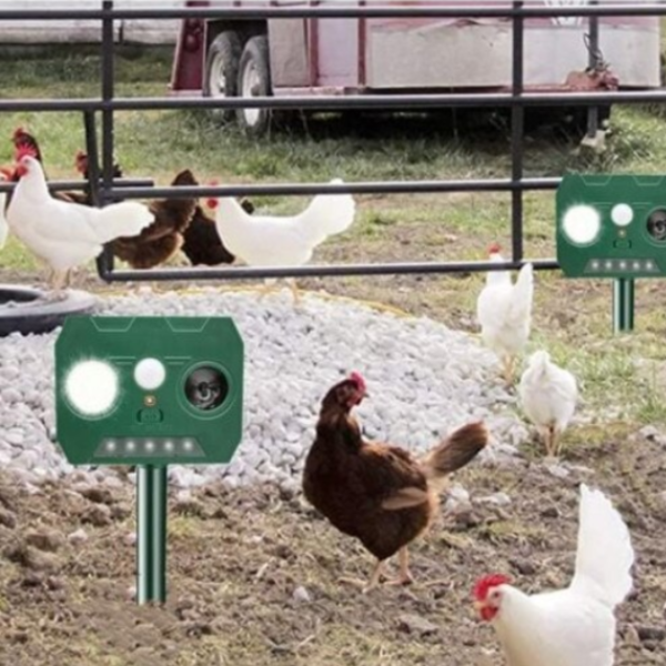 Aparat solar antidaunatori, cu ultrasunete si senzor de miscare 