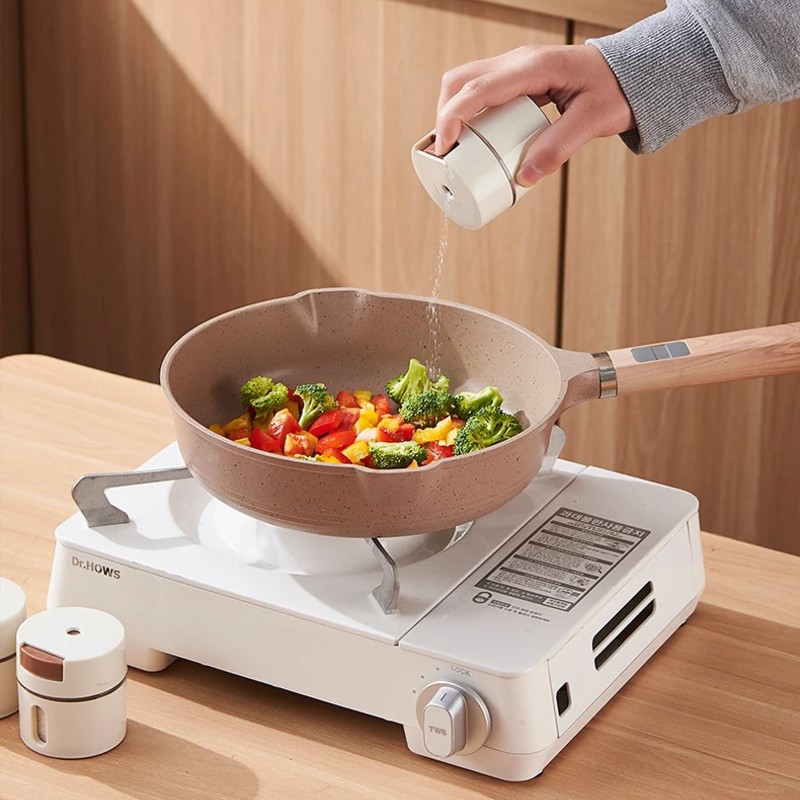 Set 4 recipiente pentru condimente, suport de perete, prindere magnetica