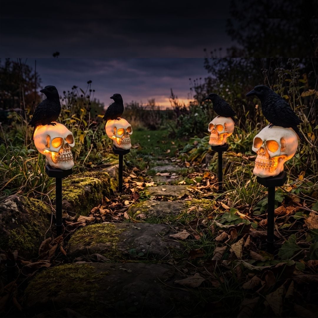 Set 2 lampi solare LED pentru gradina, craniu cu cioara