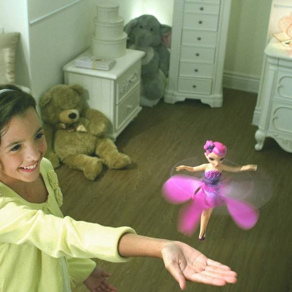 Magia e in mainile celei mici cu Papusa Zana zburatoare Flying Fairy